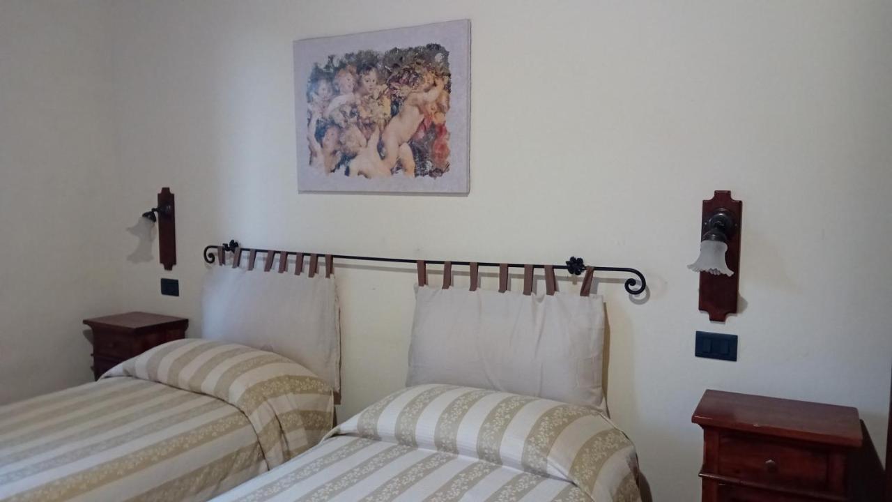 Agriturismo Valpietro Bed & Breakfast Urbania Exterior photo